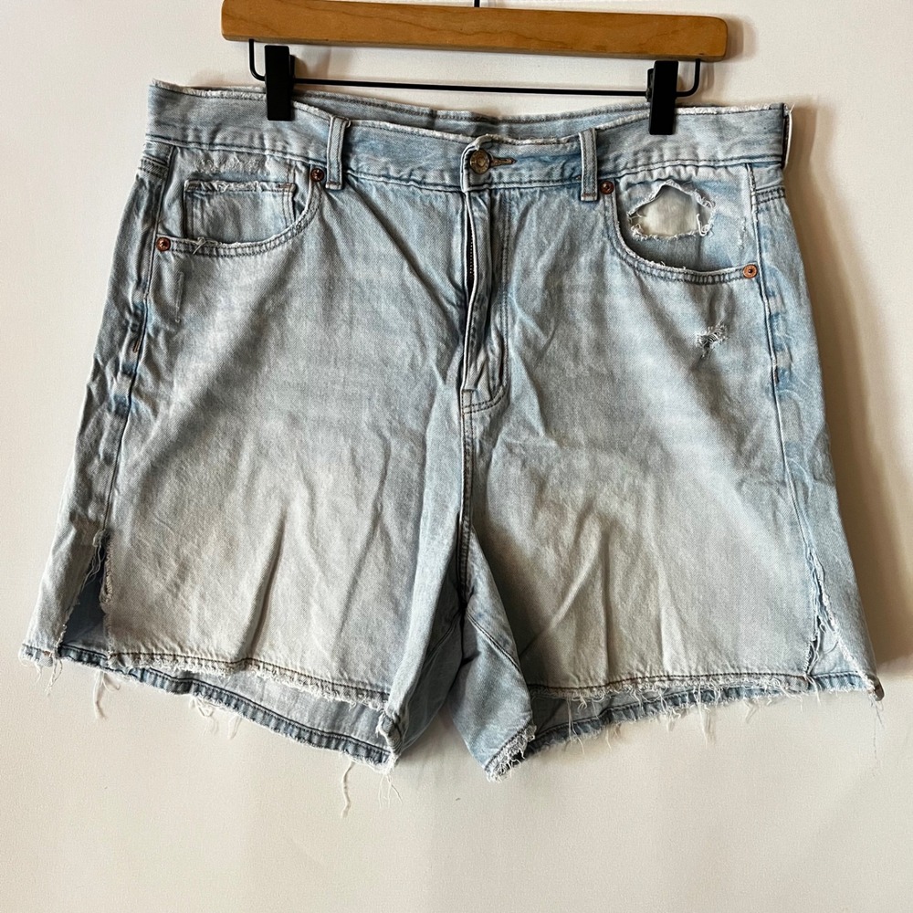 American Eagle Highest Rise Baggy Jean Shorts Light Wash Denim Women's Size 16